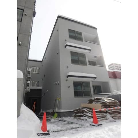 La vita comodo sapporo 「ラ ヴィータ コーモド サッポロ」 302号室(賃貸・1LDK・7.8万円/月)の外観・室内写真
