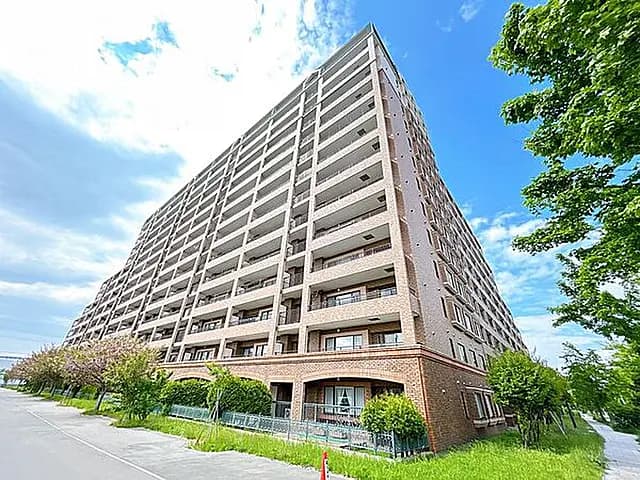 平岡フォレストタウンファミールハイツ2番館(中古マンション・4LDK+WIC・3,290万円)の外観・室内写真