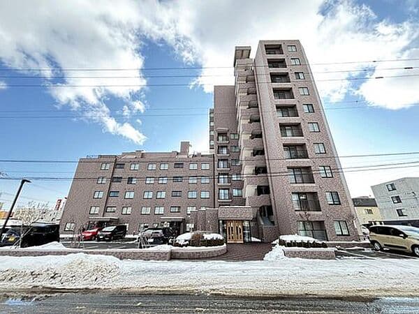 リブウェル平岸(中古マンション・3LDK・3,490万円)の外観・室内写真