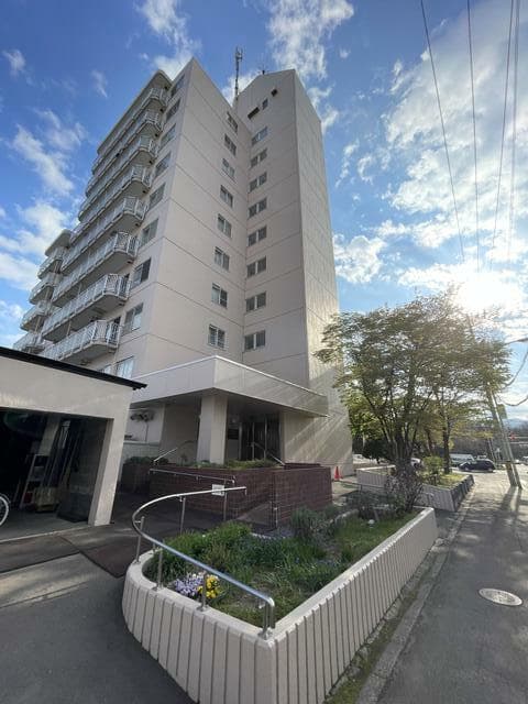 ライオンズマンション真駒内公園(中古マンション・2LDK・1,200万円)の外観・室内写真